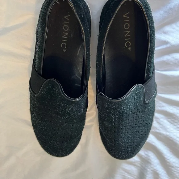 Vionic Women’s Suede Black Slip-On Shoes - Picture 6 of 7